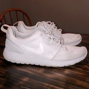 Nike white Tennis shoes